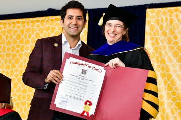 Commissioner Neil handing Wendy a certificate at Inauguration